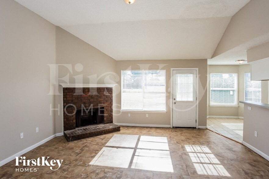 Building Photo - 4668 Amanda Oaks Cir S