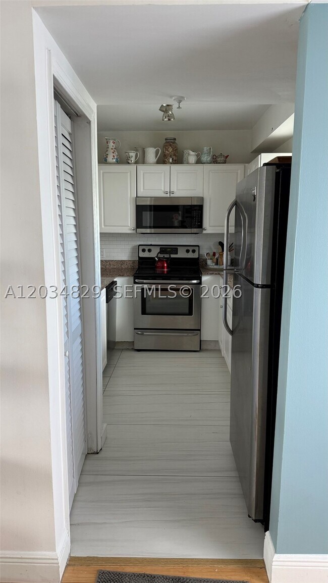 Building Photo - 7800 Collins Ave