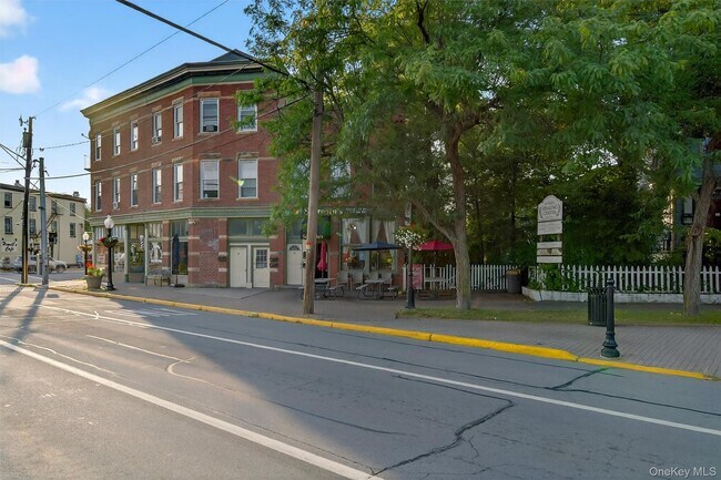 Building Photo - 13 Main St