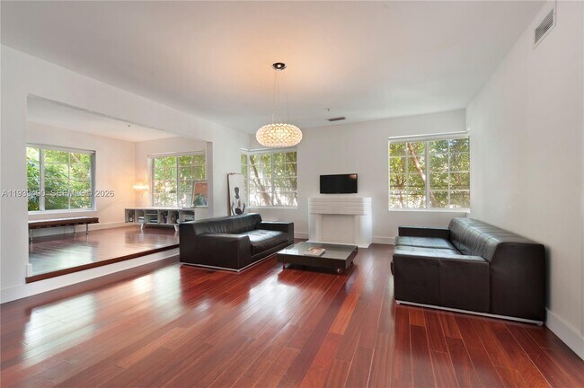 Building Photo - 1025 Michigan Ave