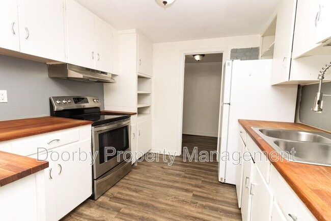 Building Photo - 910 S Crest