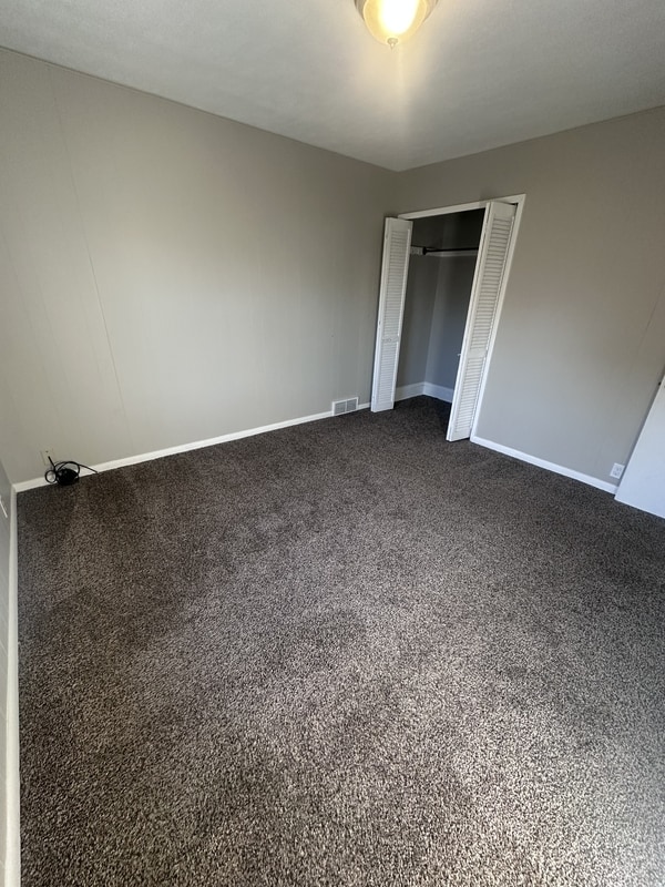 Building Photo - 8009 Vineyard Ave