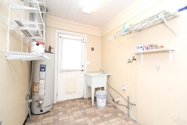 Building Photo - 1504 E Strong St