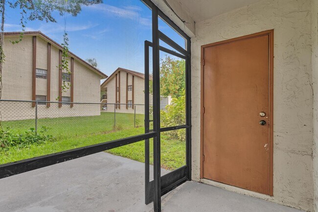 Building Photo - 2510 Riverside Dr