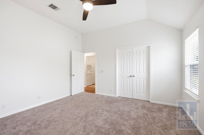 Building Photo - 1006 Buttercup Ct