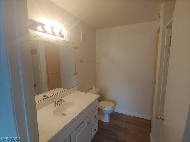 Building Photo - 950 Seven Hills Dr