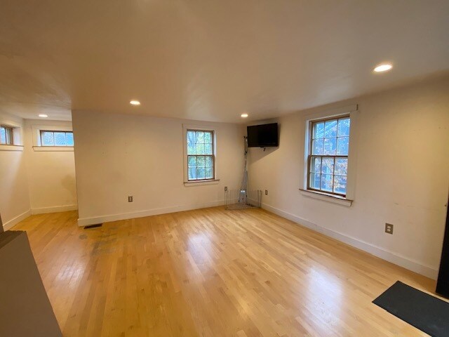 Building Photo - 85 Park St