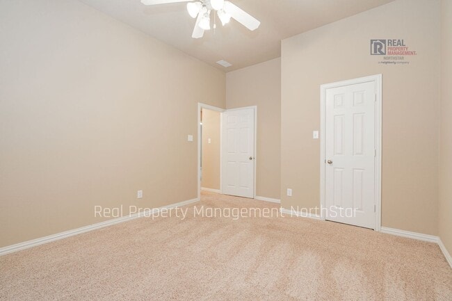 Building Photo - Lake Views, Space & Lifestyle – Ask about our move in specials!
