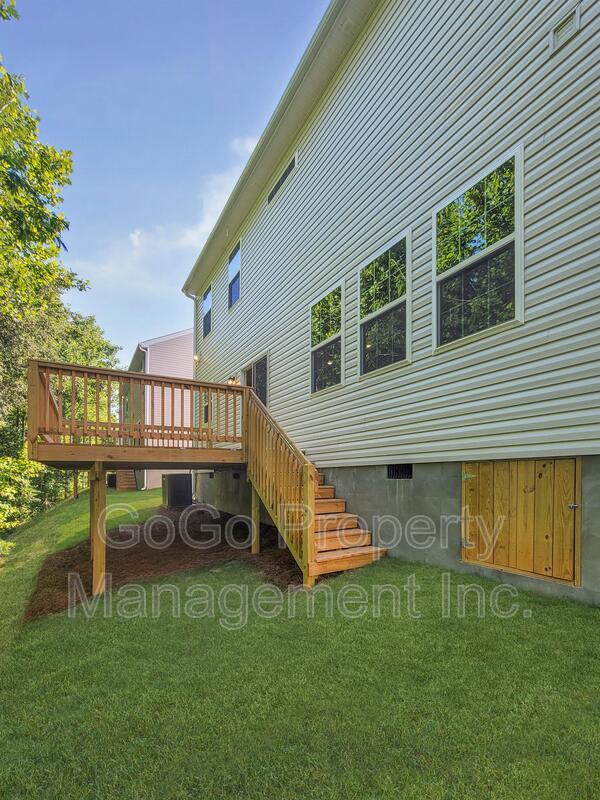 Building Photo - 22 Echo Valley Dr
