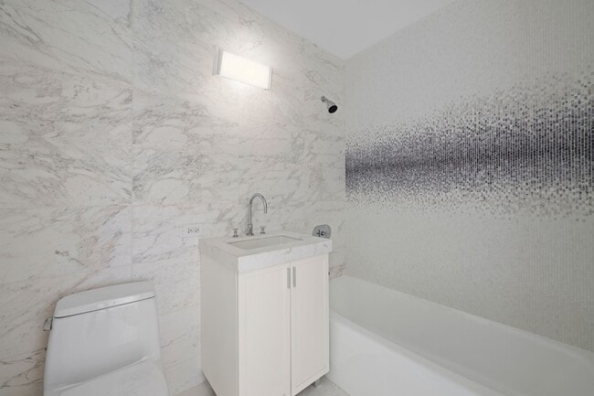 Building Photo - 80 Columbus Cir