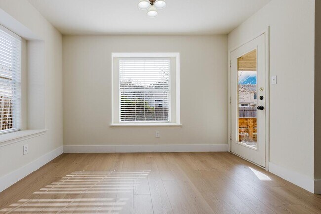 Building Photo - 1229 Vincent Pl