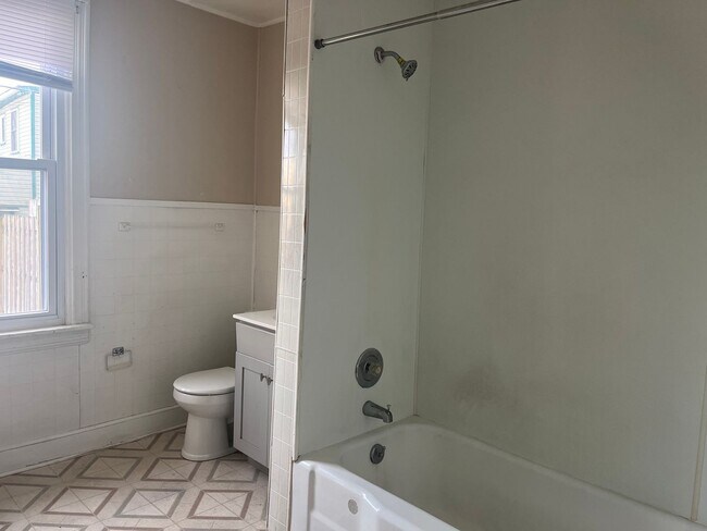 Building Photo - 216 Lehman St