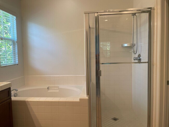Building Photo - Welcome to your dream home in the heart of Tustin 92782!