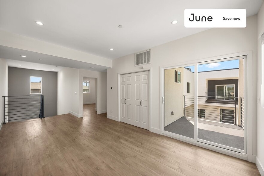 Building Photo - 5637 Riverton Ave