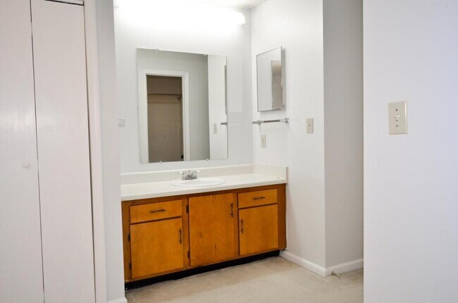 Building Photo - 249 Schultz St