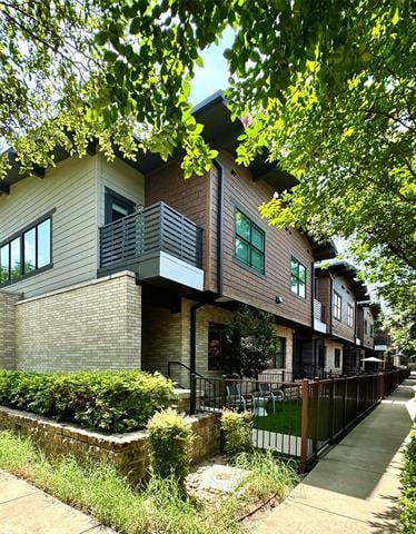 Primary Photo - 5607 Belmont Ave