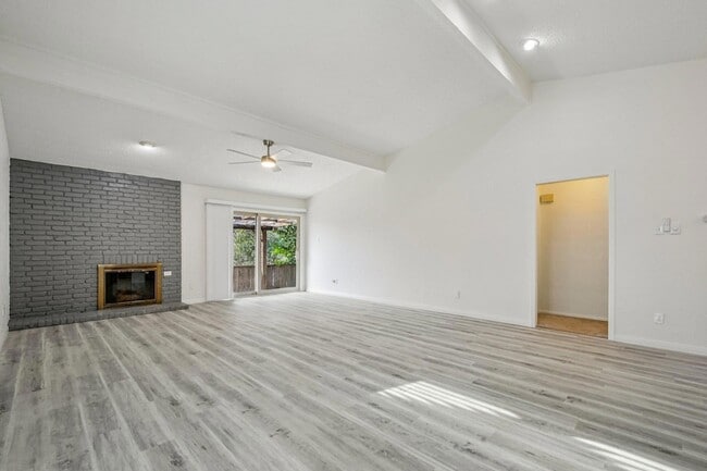 Building Photo - 9424 Singing Quail Dr