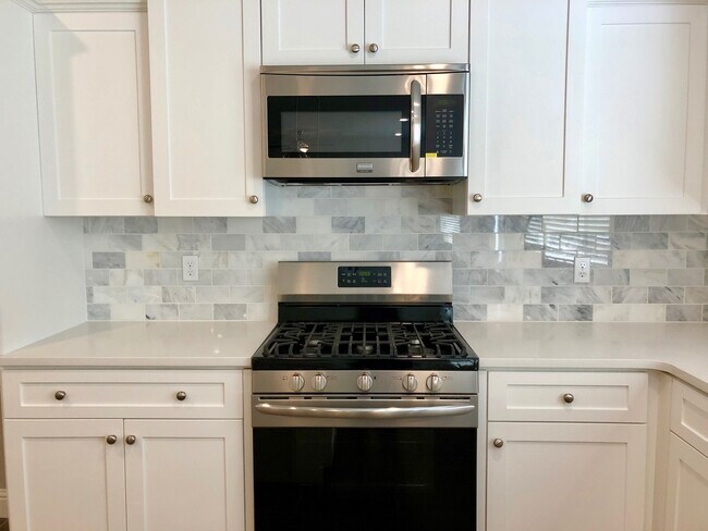 Building Photo - COMING SOON! $2,600 Shaw & Leonard, 4 Bedr...