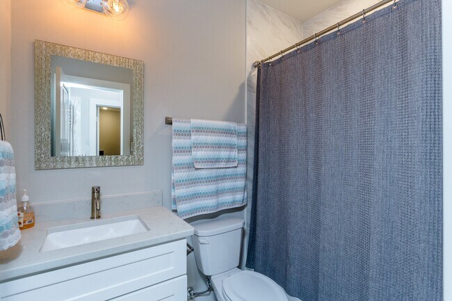 Building Photo - 110 Amundsen St