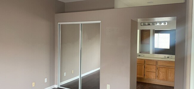 Building Photo - Beautiful Large Open Home in Hemet