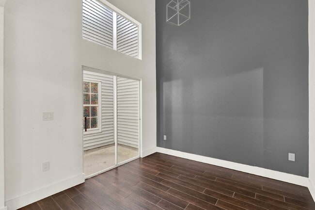 Building Photo - Charming 2-Bedroom + Bonus Room/Loft, 2-Bath Townhome Retreat in Conway!