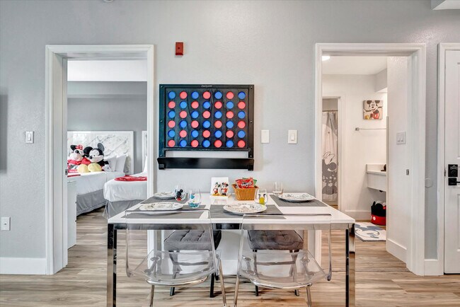 Building Photo - 8303 Palm Pkwy