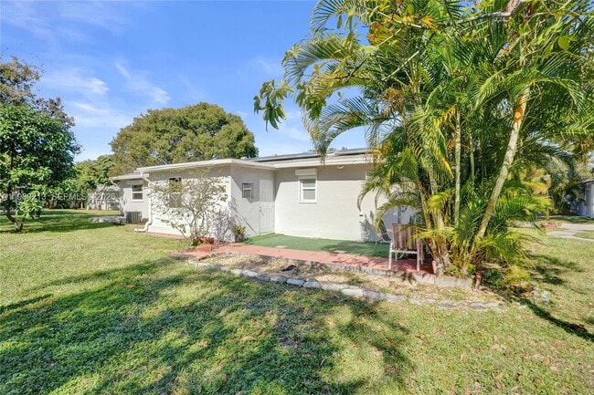 Building Photo - 2621 SW Natura Ave