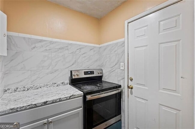 Building Photo - 1201 Shoreham Dr