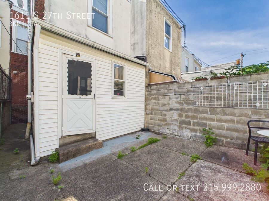 Building Photo - 1611 S 27th St