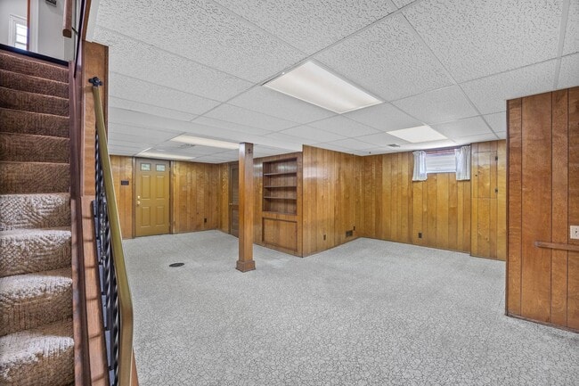 Building Photo - Delhi Township- Cute Single Family 4 bed, ...