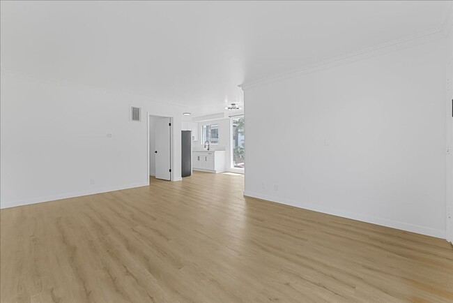Building Photo - 1441 S Hayworth Ave