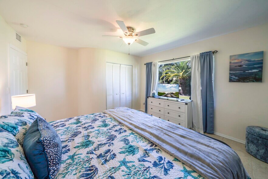 Building Photo - 4464 E Riverside Dr