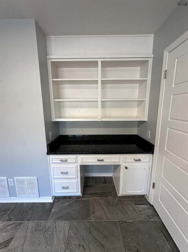 Building Photo - 4513 Martinique