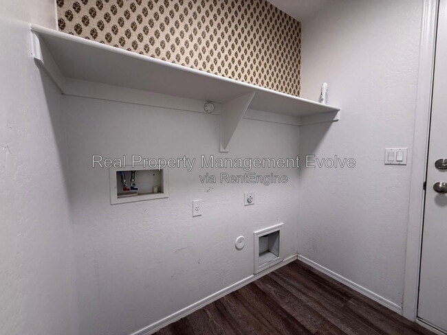 Building Photo - 7105 S 251st Dr