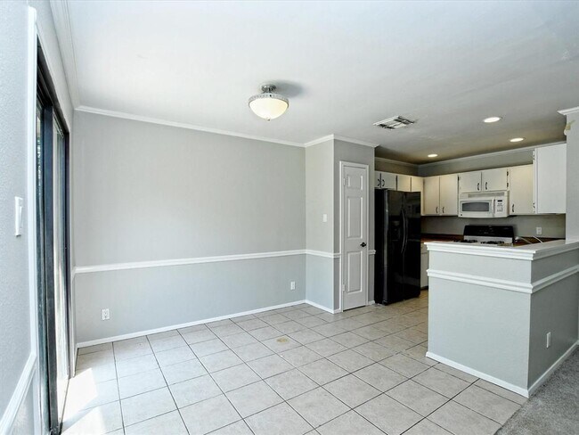 Building Photo - 806 Sunny Ln