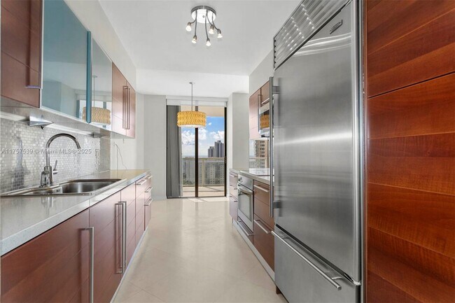 Building Photo - 19500 Turnberry Way