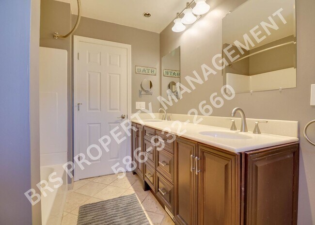 Building Photo - Charming 3 Bedroom 1.5 Bathroom Ranch.