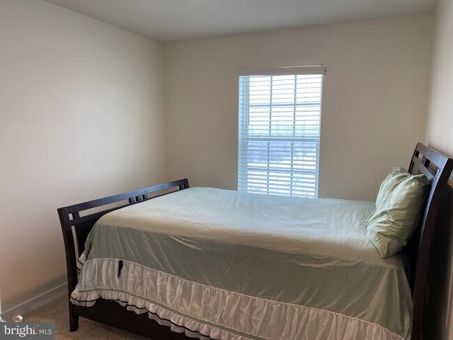 Building Photo - 7530 Daybreak Dr