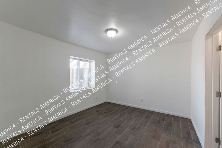 Building Photo - 207 W Ohio St