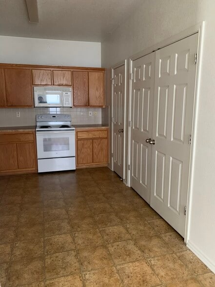 Building Photo - 2916 Ashley Dr