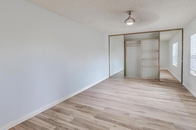 Building Photo - 3261 SW Sunset Trace Cir