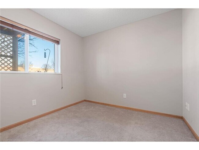 Building Photo - Sparkling Like-New 3 Bedroom Plus Office/L...