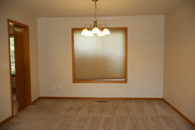 Building Photo - Live Large in Fort Collins – 5BR Home + $2...