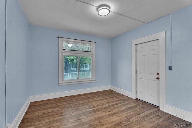 Building Photo - 212 Lockwood Ave