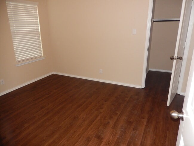 Building Photo - 2711 Sunset Bend
