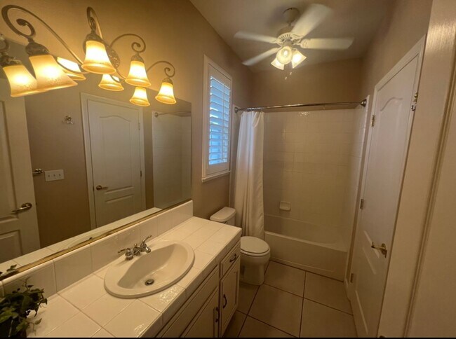 Building Photo - 3-bedroom, 2.5 bathroom home desirable Marquise Gated Community