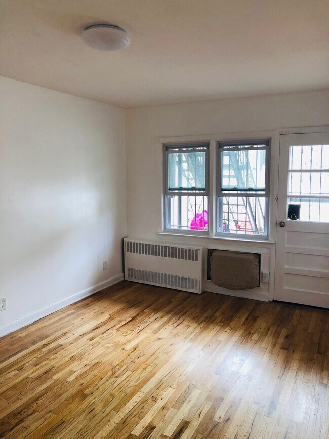 Building Photo - 2336 92nd St