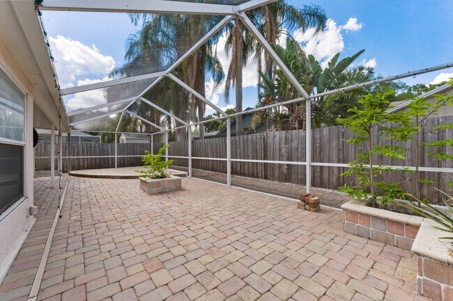 Building Photo - Absolutely stunning executive (LARGE) 3 BR / 2 BA / 2 Car Garage home in the highly sought after ...