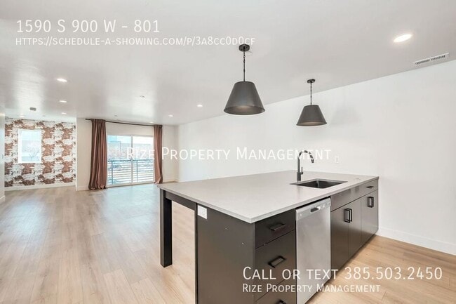 Building Photo - 1590 S 900 W