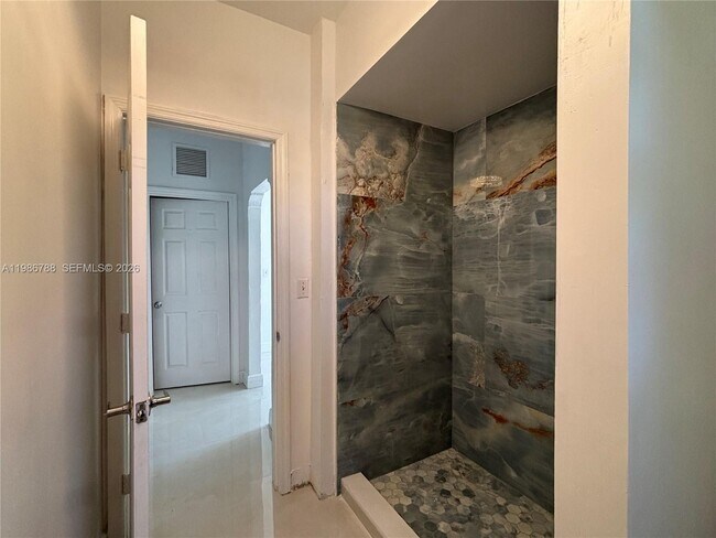 Building Photo - 521 NW 48th St